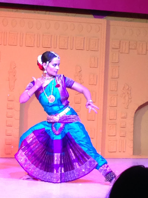 Spectacle Bharata Natyam par Anusha CHERER - Fête Durga Puja à la Maison de l’Inde. Spectacle Bharata Natyam par Anusha CHERER - Fête Durga Puja à la Maison de l’Inde.