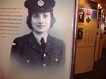 Noor Inayat KHAN, une princesse indienne espionne morte pour la France Noor Inayat KHAN, une princesse indienne espionne morte pour la France
